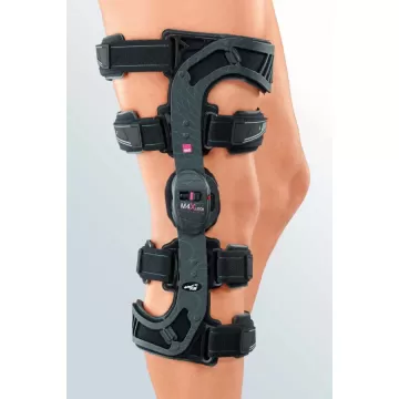 Жорсткий ортез для колінного суглоба Medi M. 4 X-lock 